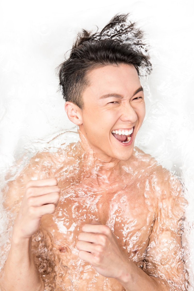 王浩信、Angela Yuen、謝雪心、歐鎧淳水著look曬冷